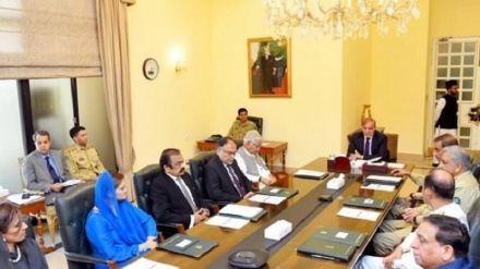 پاکستان کے نئے وزیر اعظم شہباز شریف کی صدارت میں دھمکی آمیز مراسلے کا جائزہ 