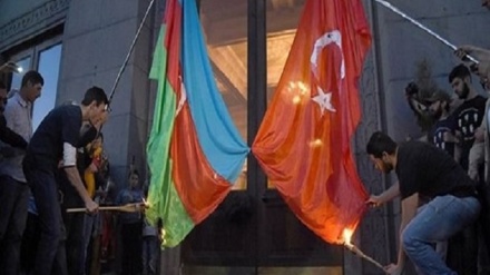 Merasima rêzgirtina li salvegera tevkujiya ermeniyan: Alayên Tirkiye û Komara Azerbaycanê hatin şewitandin