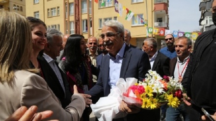 Sencer: Rêkara dîplomatîk ji bo meseleya kurdan kilîda aştiyê li Tirkiyê ye