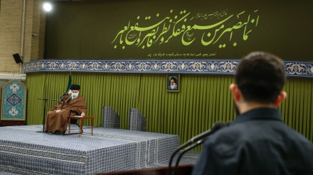 قائد انقلاب اسلامی سے طلبہ کی ملاقات۔ تصاویر