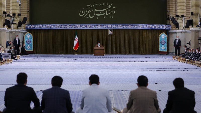 قائد انقلاب اسلامی کی میزبانی میں محفل قرآنی کا انعقاد۔ تصاویر