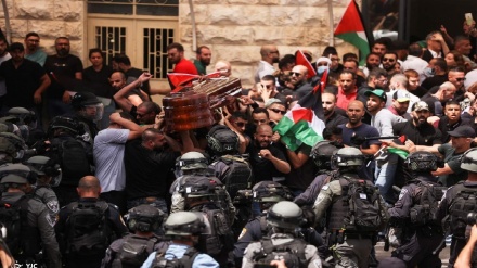 Êrîşa hovane ya siyonîstan li ser merasima oxirkirina meytê nûçegihana filistînî