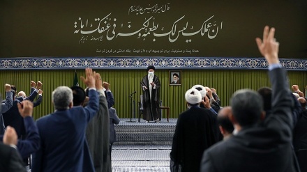 ایران مخاصمانہ سازشوں کے باوجود ترقی کر رہا ہے: رہبر انقلاب اسلامی 