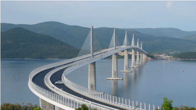 Ura e re e Ballkanit, me strukturë spektakolare