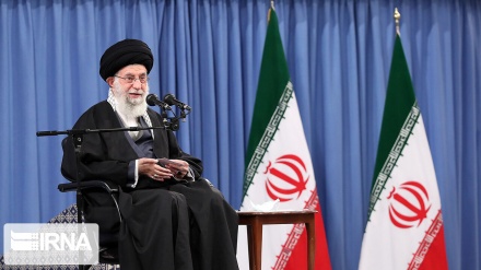 رێبەری باڵای شۆڕشی ئیسلامیی : کرێکاران لە ریزی پێشەوەی بەرەنگاربوونەوەی دوژمن دا راوەستان