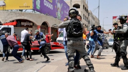 30 të plagosur në një sulmin sionist ndaj palestinezëve në Bregun Perëndimor