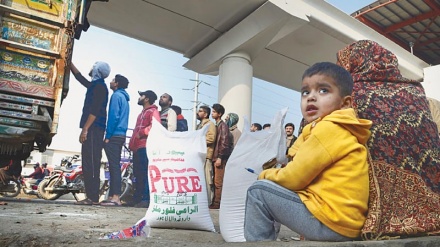 پاکستان؛ اسلام آباد سمیت بہت سے علاقوں میں آٹے کا بحران