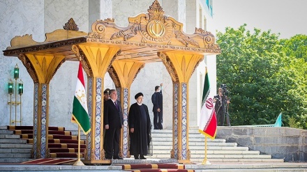 تہران میں تاجیکستان کے صدر کا پرتپاک استقبال