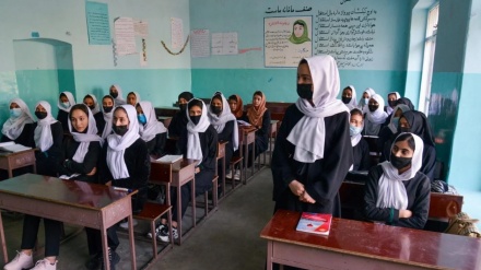 Karzai ponovo zatražio otvaranje ženskih škola u Afganistanu