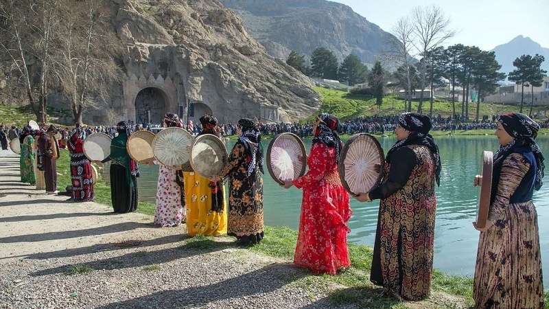 ڕێزنانی سکرتێری گشتیی لێژنەی یۆنێسکۆ لە میوانداریی شارەوانیی کرماشان لە نەریتی جیھانیی نەورۆزی ١٤٠١