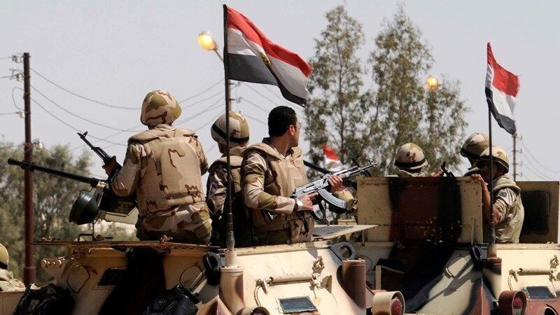 صحرائے سینا میں مصری فوج کا دہشتگردوں کے خلاف آپریشن، 23 ہلاک