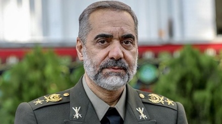 ایران کے وزیر دفاع سے عمان کے بحریہ کے سربراہ کی ملاقات