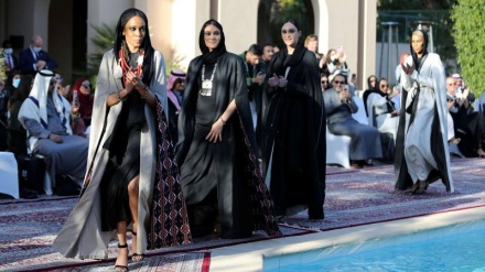 ترقی کے مغربی وژن کی طرف تیزی سے بڑھتا سعودی عرب، ریاض میں خواتین کا فیشن شو