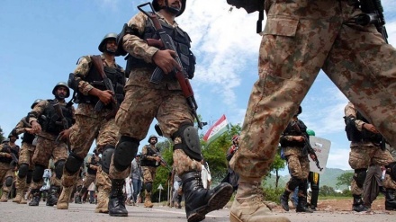 پاکستان کے مختلف علاقوں میں حالات کشیدہ، دارالحکومت فوج کے حوالے