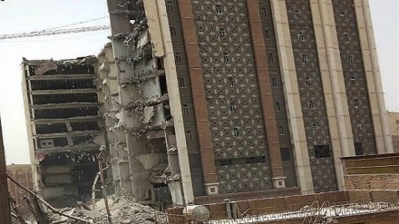 İranda 10 mərtəbəli binanın uçması nəticəsində ölən və yaralananların sayı artıb