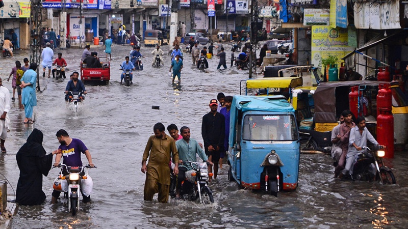 پاکستان میں شدید مون سون بارشیں، سیکڑوں جاں بحق، تیس سالہ ریکارڈ ٹوٹا