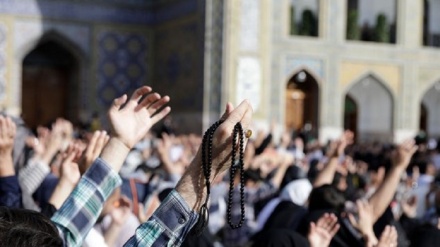Bütün İranda Ərəfə duası mərasimi keçirilib