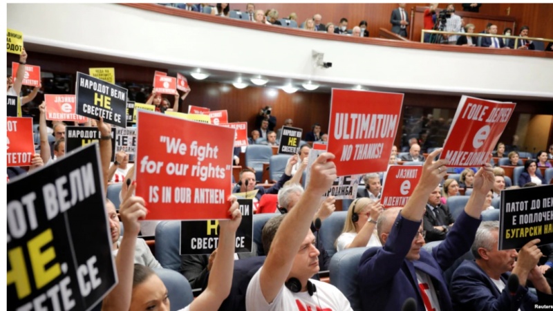 Parlamenti i Maqedonisë së Veriut miraton propozimin francez