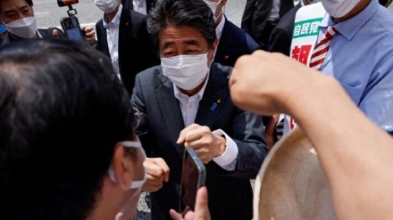 Bivši premijer Japana preminuo u  bolnici nakon što je upucan
