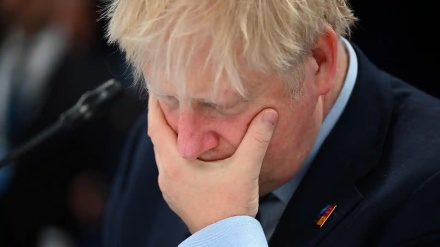 Preko 50 ministara i pomoćnika napustilo Johnsonovu vladu, slijedi njegova ostavka
