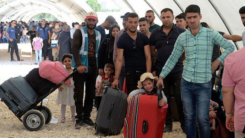 Tirkiyê hejmareke penaberên Sûriyê bi zorê vegerandin welatê wan