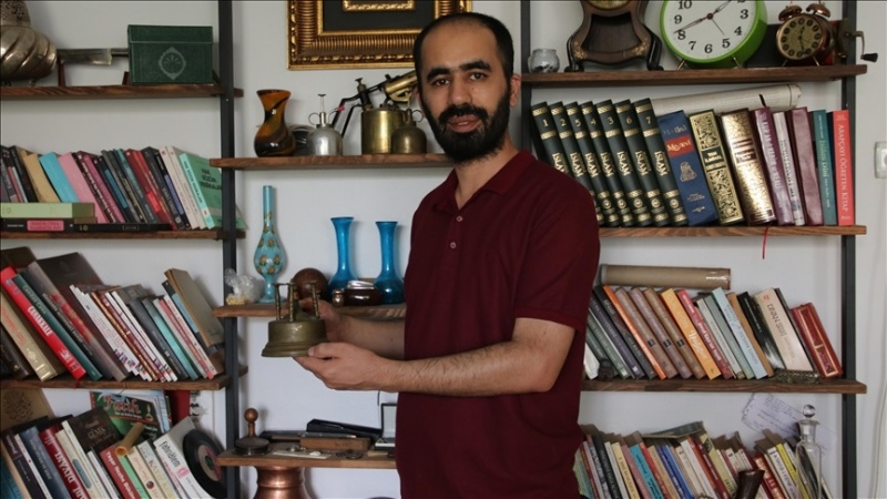   Qelemkarê Şanliurfayî hûrgiliyên hunera xwe ji ser medyaya civakî nîşan dike