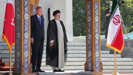 Erdogan se u Teheranu sastao s iranskim predsjednikom Raisijem