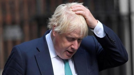 برطانوی وزیر اعظم پریشان، استعفوں کا سلسلہ جاری