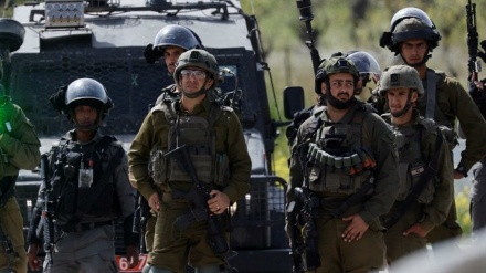 صیہونیوں کا حملہ؛ ایک رات میں 8 فلسطینی گرفتار، متعدد زخمی، ایک کی حالت نازک