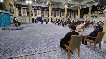 صدر ایران رئیسی اور کابینہ کی قائد انقلاب اسلامی سے ملاقات۔ تصاویر