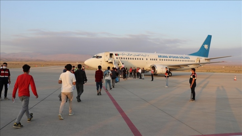 Tirkiyê 136 koçberên din ên bêdestûr ên Efxanistanî şandin welatê wan