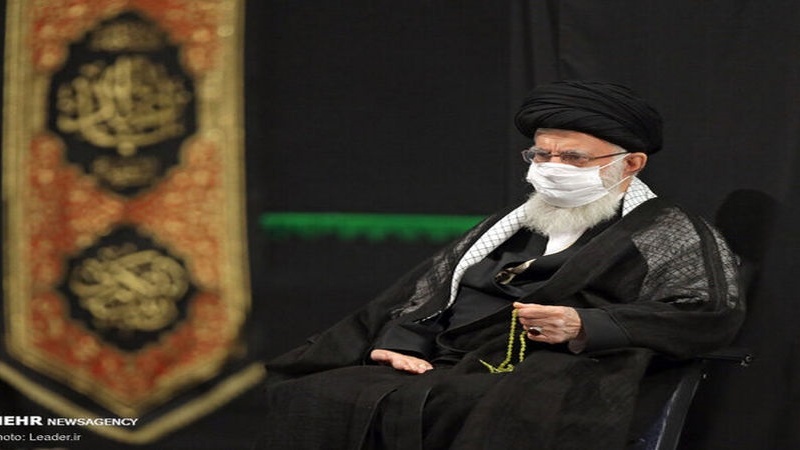 Şeva dawî ya merasîma şîna Hezretî Eba Ebdullah El-Husên (S) bi amadebûna rêberê mezin ê inqilabê