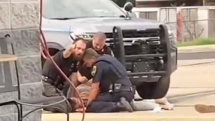 Amerikalı gənc üç polis tərəfindən vəhşicəsinə döyülüb