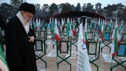 Peyama Rêberê Giranqedr ; Înqilabê bi boneya heftiya berevaniya pîroz û roja rêzgirtina ji şehîd û îsargeran