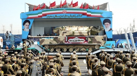 ہفتہ دفاع مقدس کے موقع پر ایرانی مسلح افواج کی شاندار پریڈ