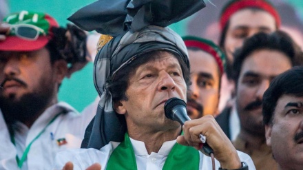 پی ڈی ایم پر عمران خان کا حملہ 
