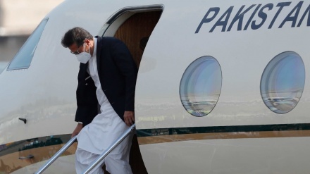 عمران خان کے حامل طیارے میں تکنیکی خرابی کے باعث ہنگامی لینڈنگ، پی ٹی آئی کی تردید