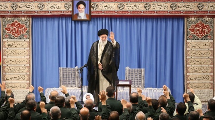 دفاع مقدس کے کمانڈروں اور مجاہدوں کی رہبر انقلاب اسلامی سے ملاقات