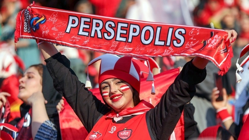  Pjesëmarrja e femrave tifoze të ekipit Perspolis në statiumin 
