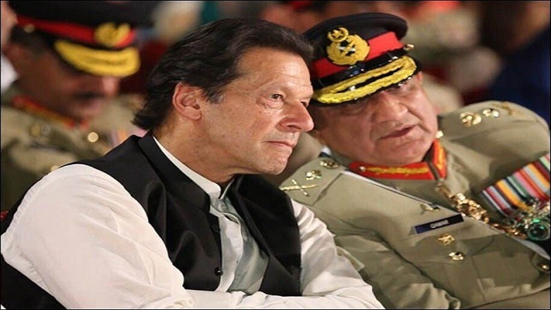 عمران خان نے پاکستانی آرمی چیف کی مدت ملازمت میں توسیع کی تجویز دے دی