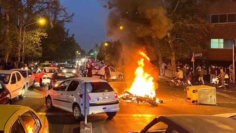 ھێرشی ئاژاوەگێڕان بۆ سەر موڵک و ماڵی گشتی و تایبەتیی خەڵک لە ناوچە جیاجیاکانی ئێران