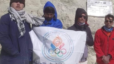 صعود کوهنوردان مهاجر به قله دماوند در ایران