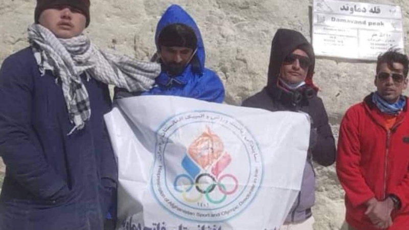 صعود کوهنوردان مهاجر به قله دماوند در ایران
