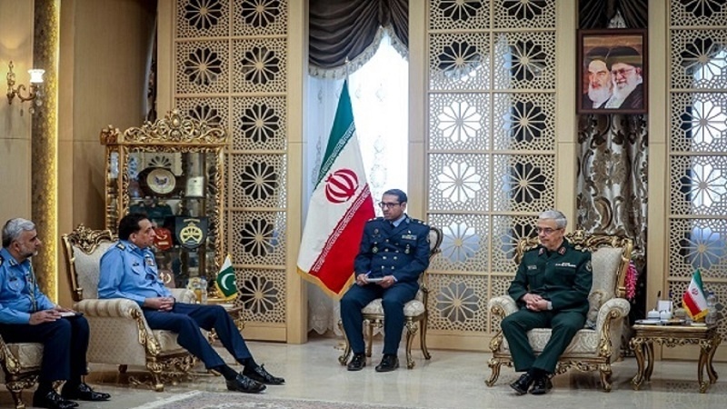 ایران کی مسلح افواج کے سربراہ اور پاکستانی فضائیہ کے کمانڈر کی ملاقات