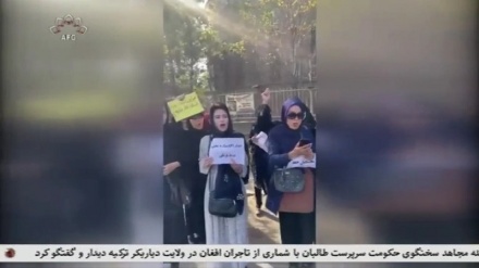 تجمع زنان معترض مقابل دانشگاه کابل