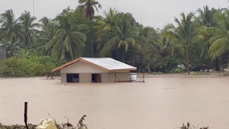فلپائن میں طوفان کے بعد آنے والے سیلاب سے اب تک 72 افراد کے ہلاک ہونے کی خبر ہے