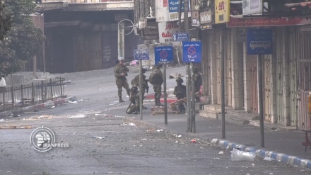 الخلیل میں فلسطینی نوجوانوں اور صیہونی فوجیوں میں جھڑپ