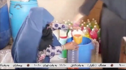 یوې مېرمنې د شامپو د تولید مرکز جوړ کړې.