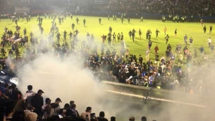 Piştî mirina 174 kesan di aloziya lîstika futbolê de, hemî maçên futbolê yên Lîga Yekem a Endonezyayê hatin betalkirin