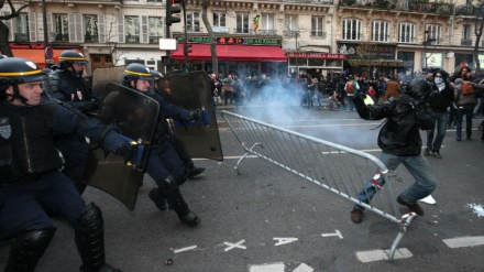 Parisdə polislə etirazçılar arasında şiddətli toqquşma olub